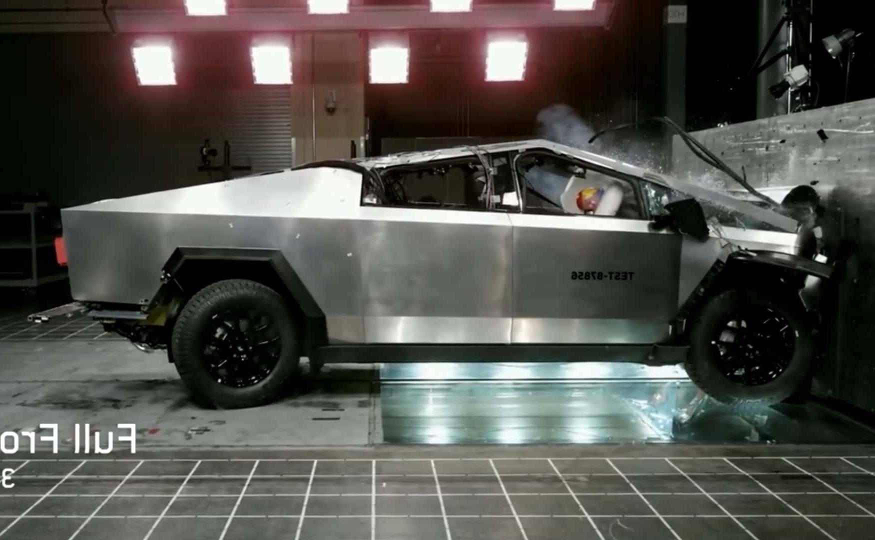 Le Tesla Cybertruck, un vrai défi pour les assurances et la réparation