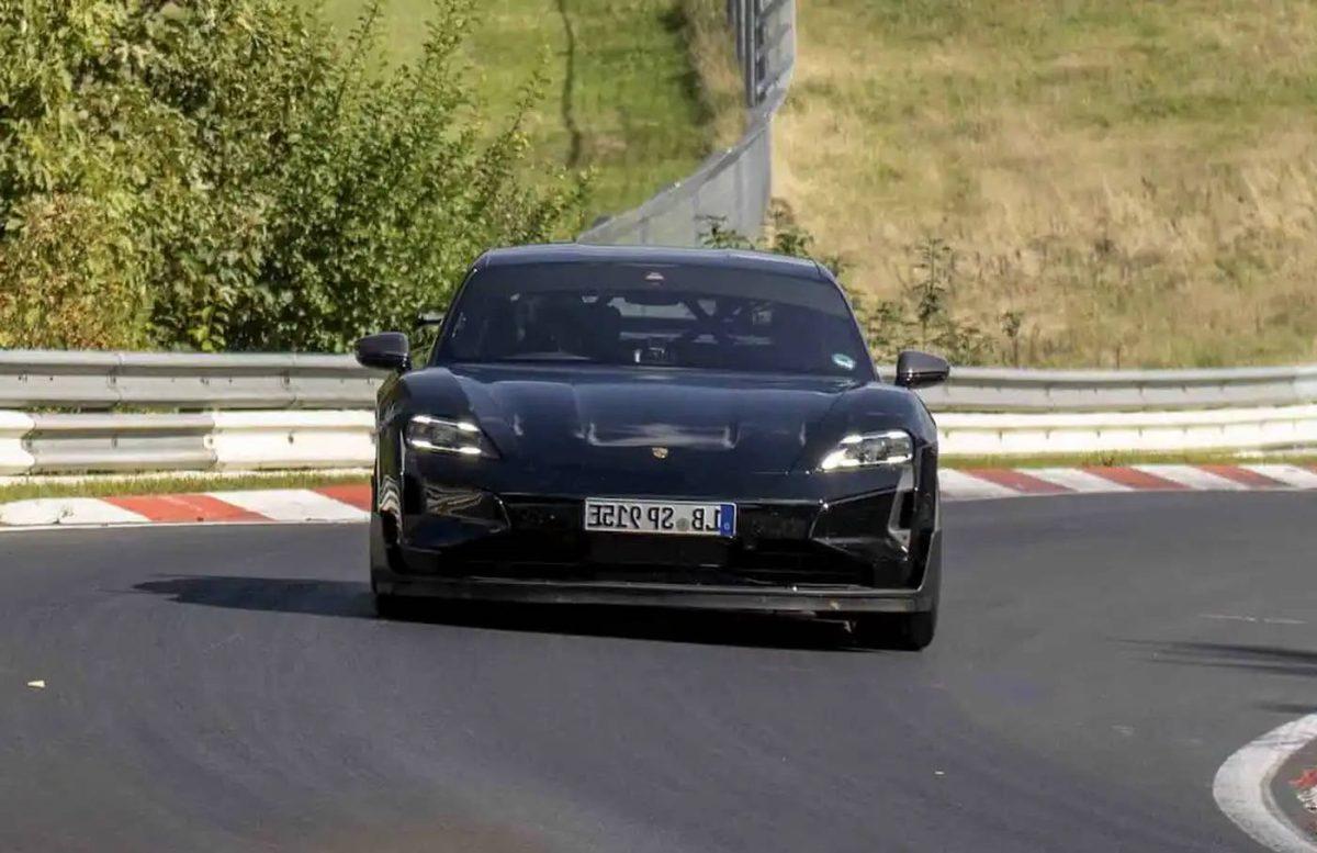 Nouveau record battu : La Porsche Taycan entre dans le cercle privé des hypercars électriques