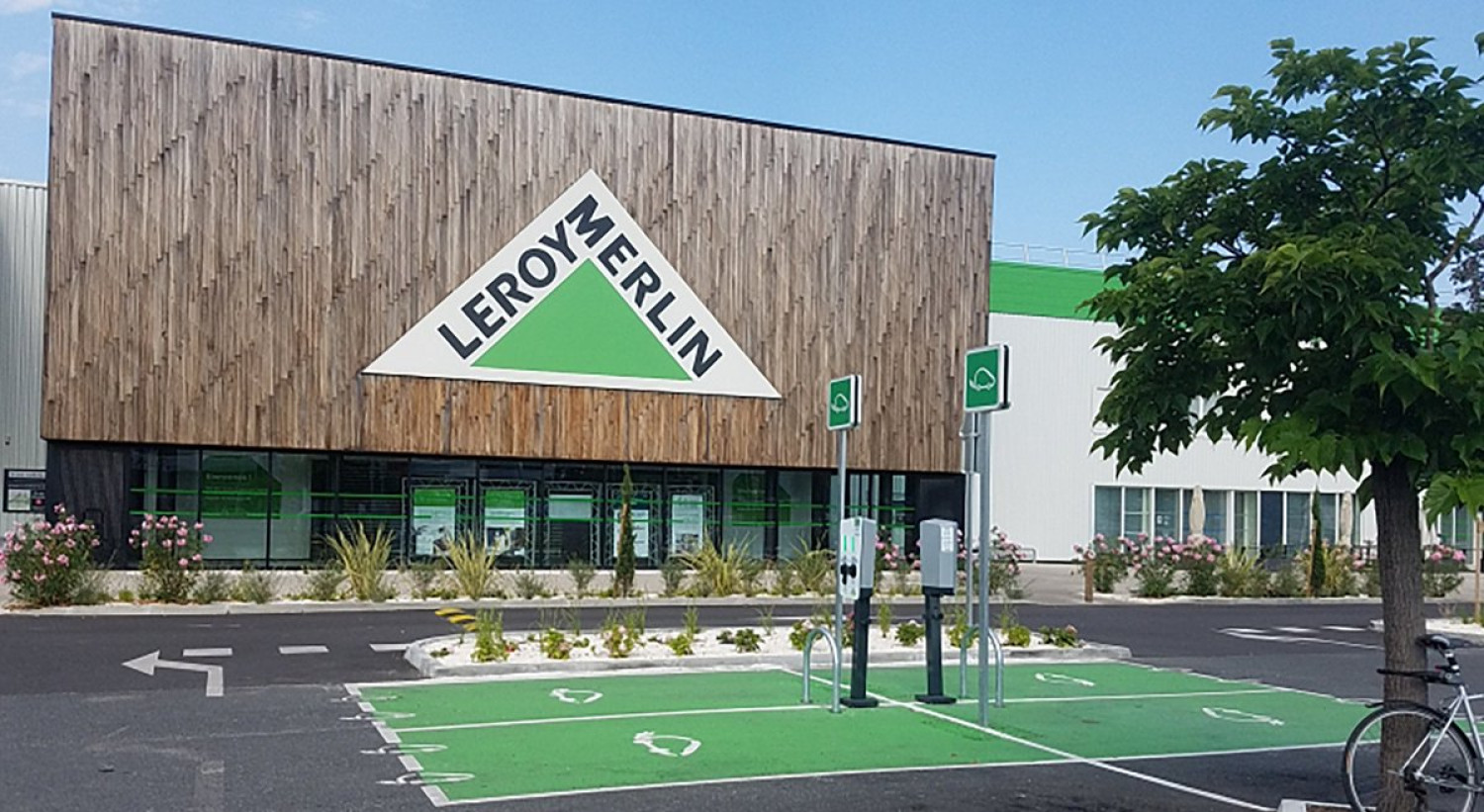 Auchan, Decathlon et Leroy Merlin s'allient pour créer un r