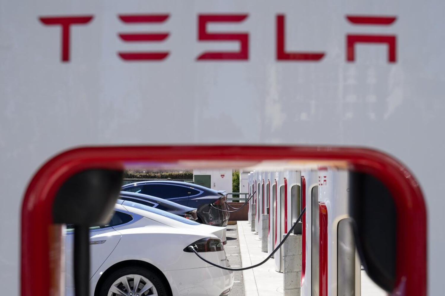 L'UE assouplit les règles d'émissions de CO2 : Tesla pourr