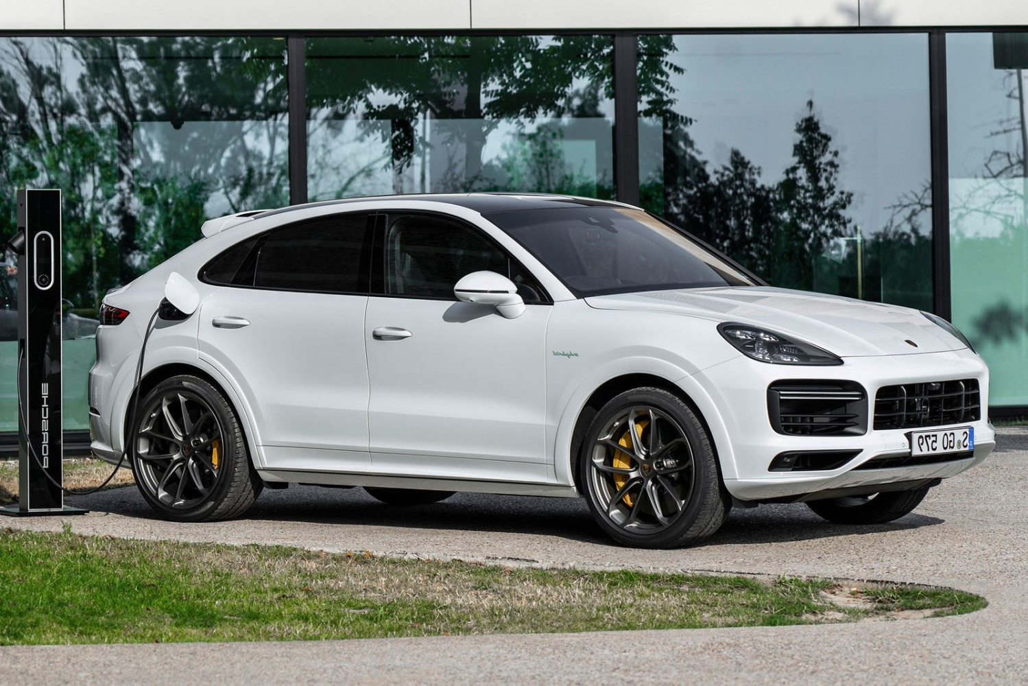Porsche dévoile son Cayenne 100% électrique en 2024 : rév