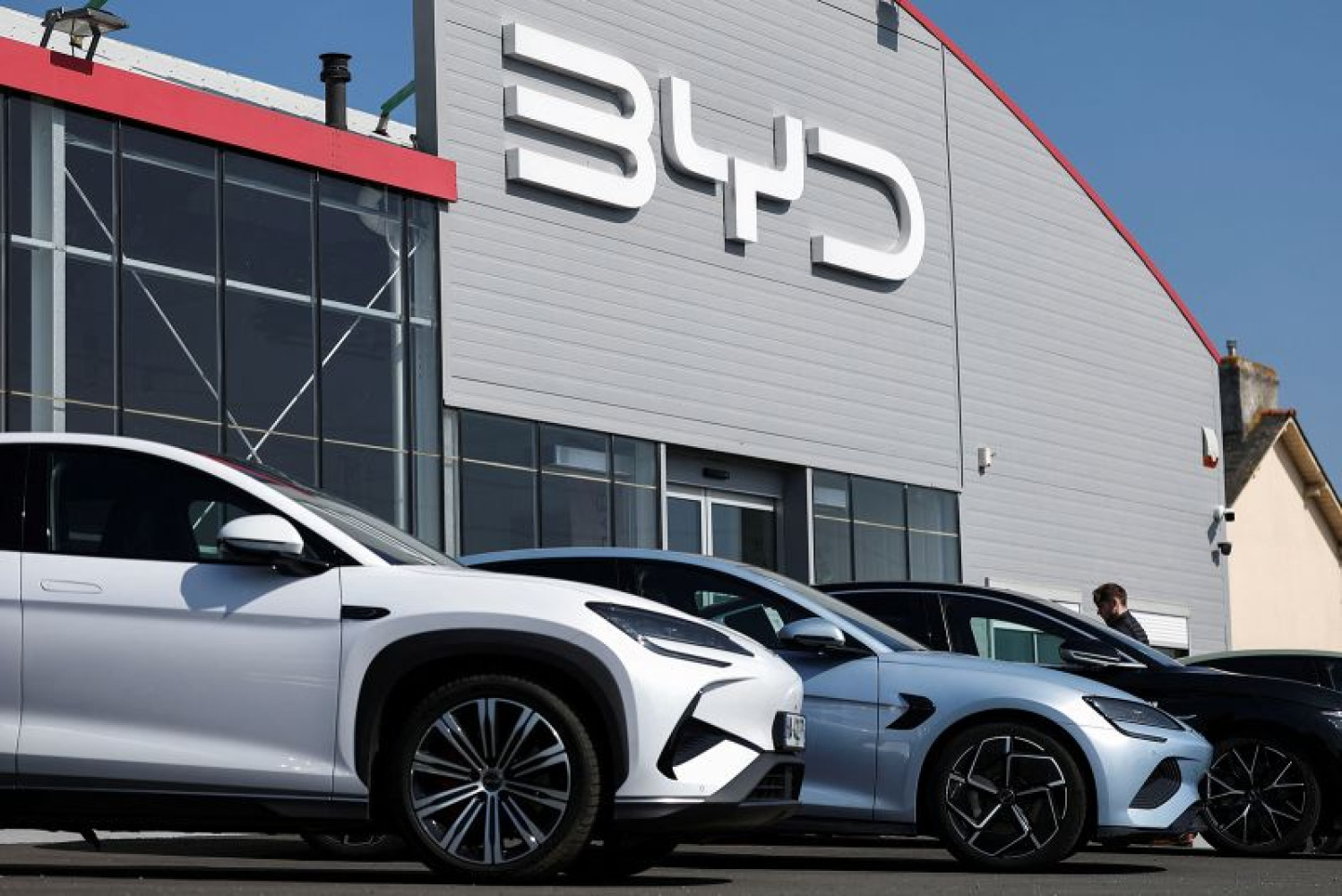 BYD défie l'Europe : stratégie agressive et gamme hybride