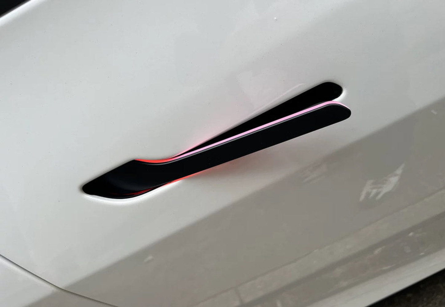 Poignées de porte affleurantes : la Chine impose des règle