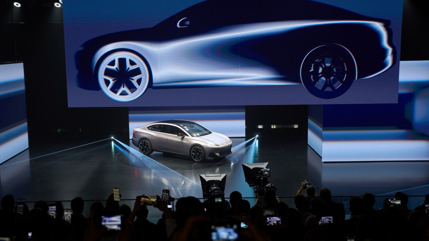 Rééquilibrage des forces dans l'automobile électrique : q