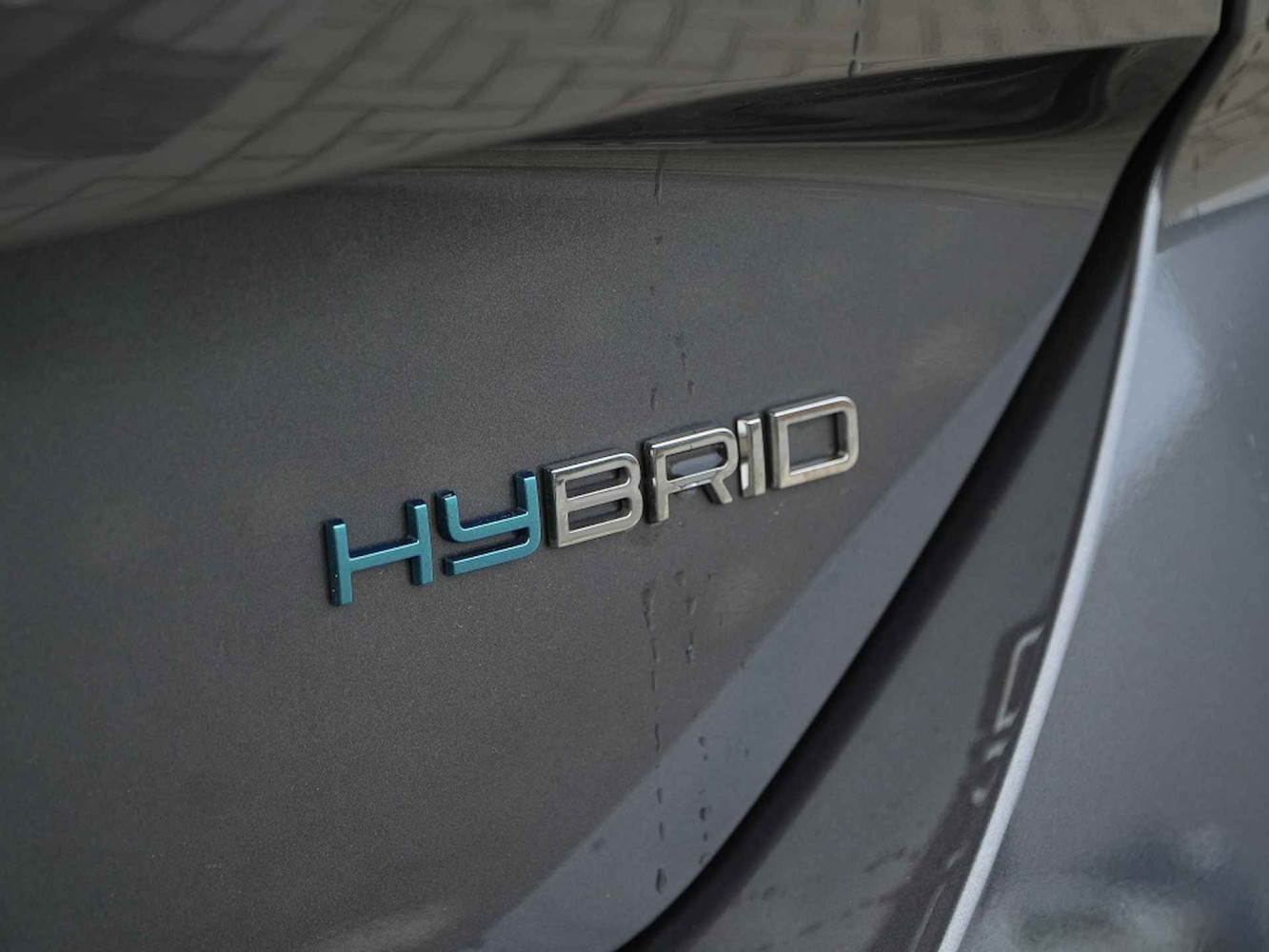 Stellantis révise sa stratégie : l'hybride reprend sa plac