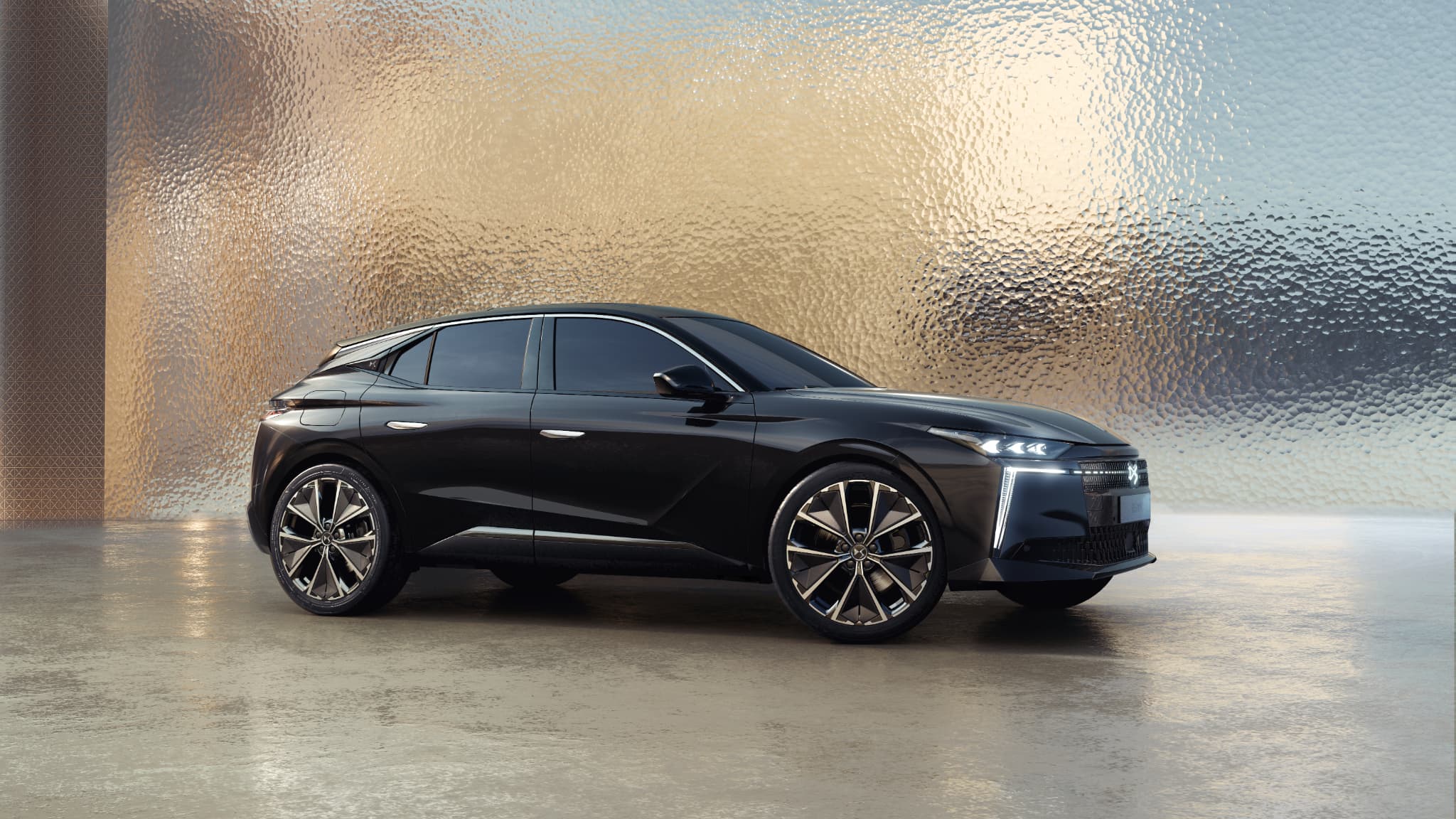 DS N°4 E-Tense : un tarif de 46 990 € qui risque de divis