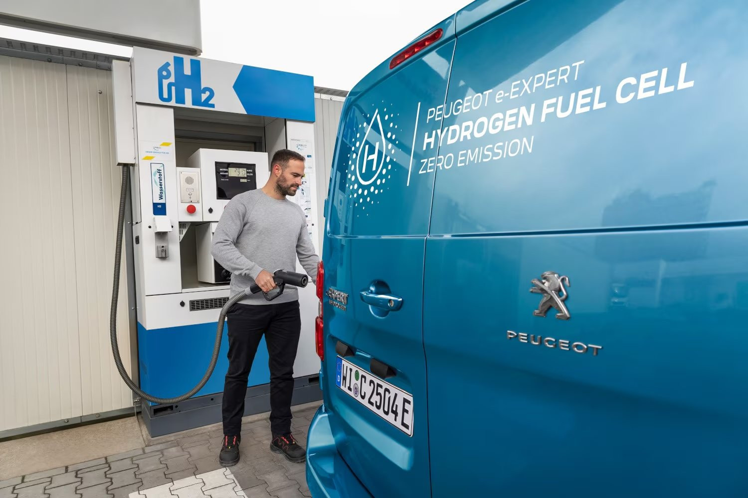 Stellantis abandonne l'hydrogène : l'électrique à batteri