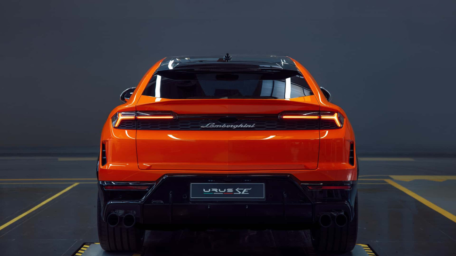 Lamborghini prouve que l'hybridation peut aussi faire rugir