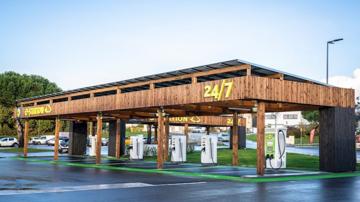 Lidl casse les prix de la recharge électrique pour contrer