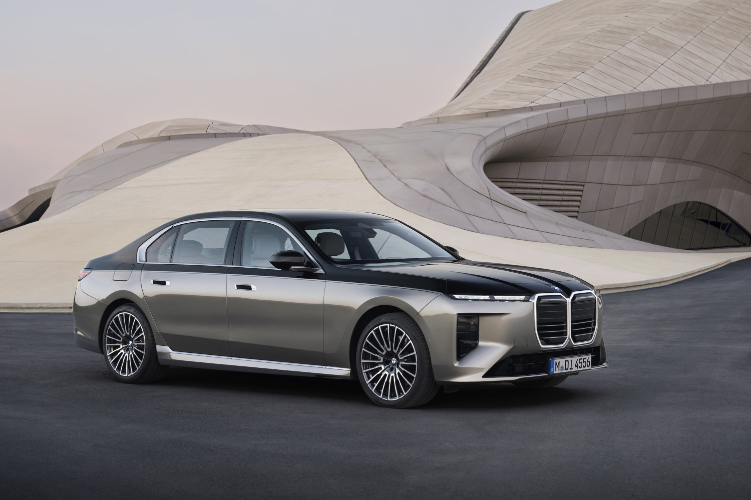 BMW dévoile une i7 transformée avec 720 km d'autonomie : l