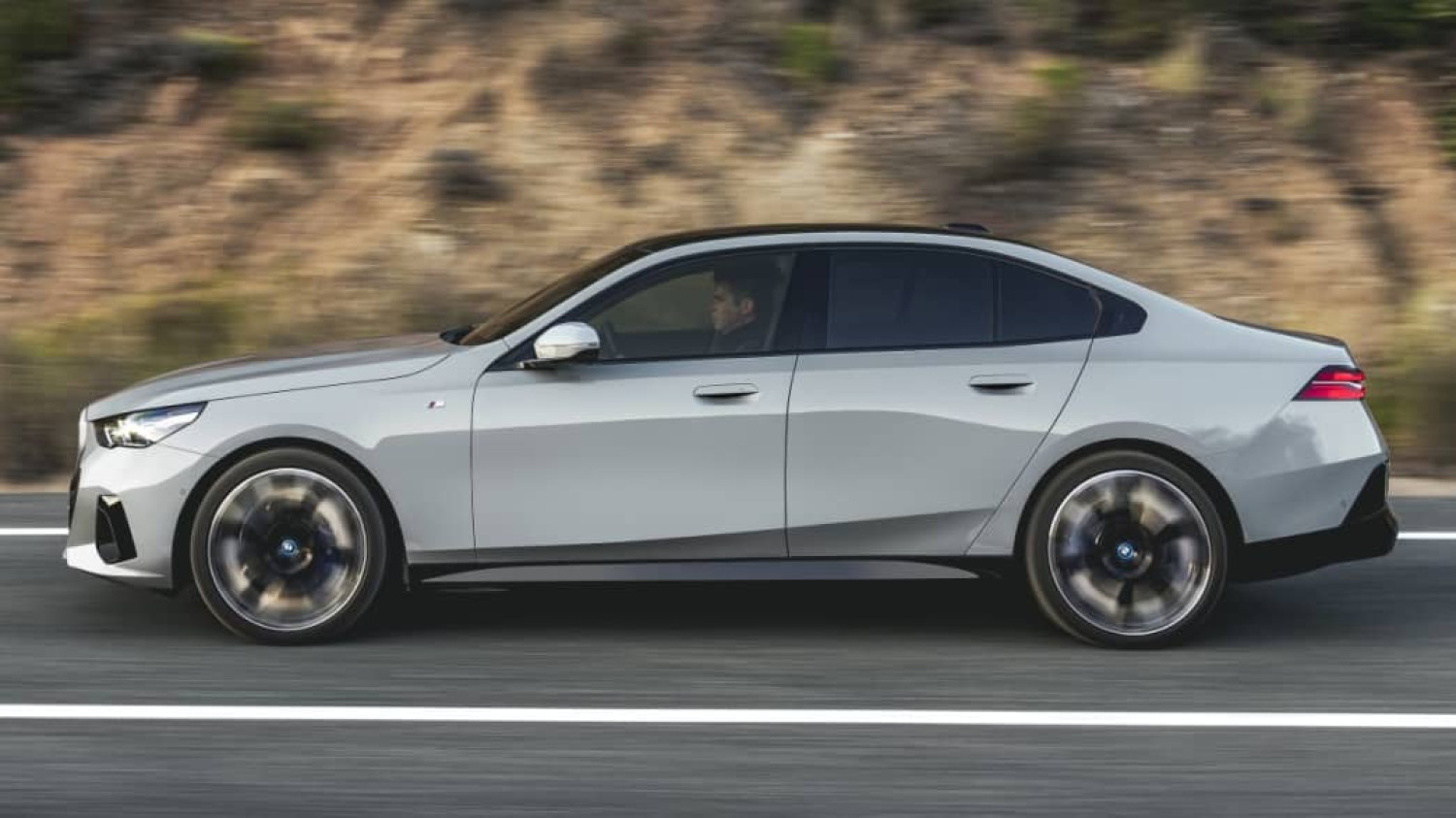 BMW i5 : pourquoi les plateformes mixtes essence-électrique