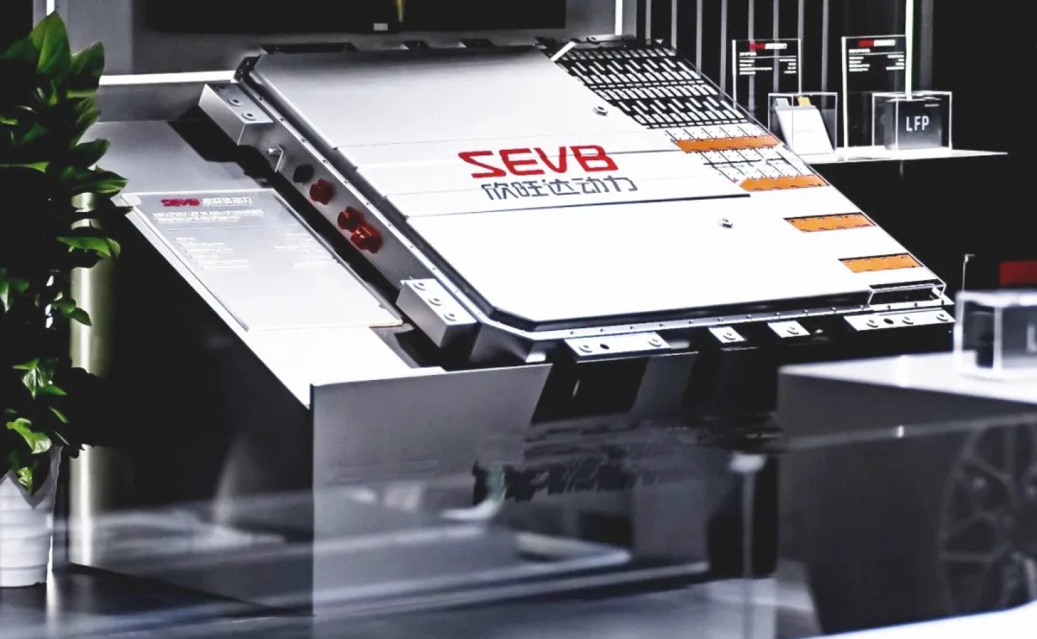 Cette batterie LFP se recharge de 5 à 95 % en 9 minutes chr