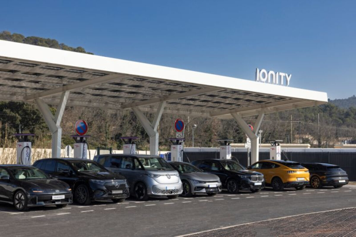 La France vise 30 000 bornes de recharge sur ses autoroutes