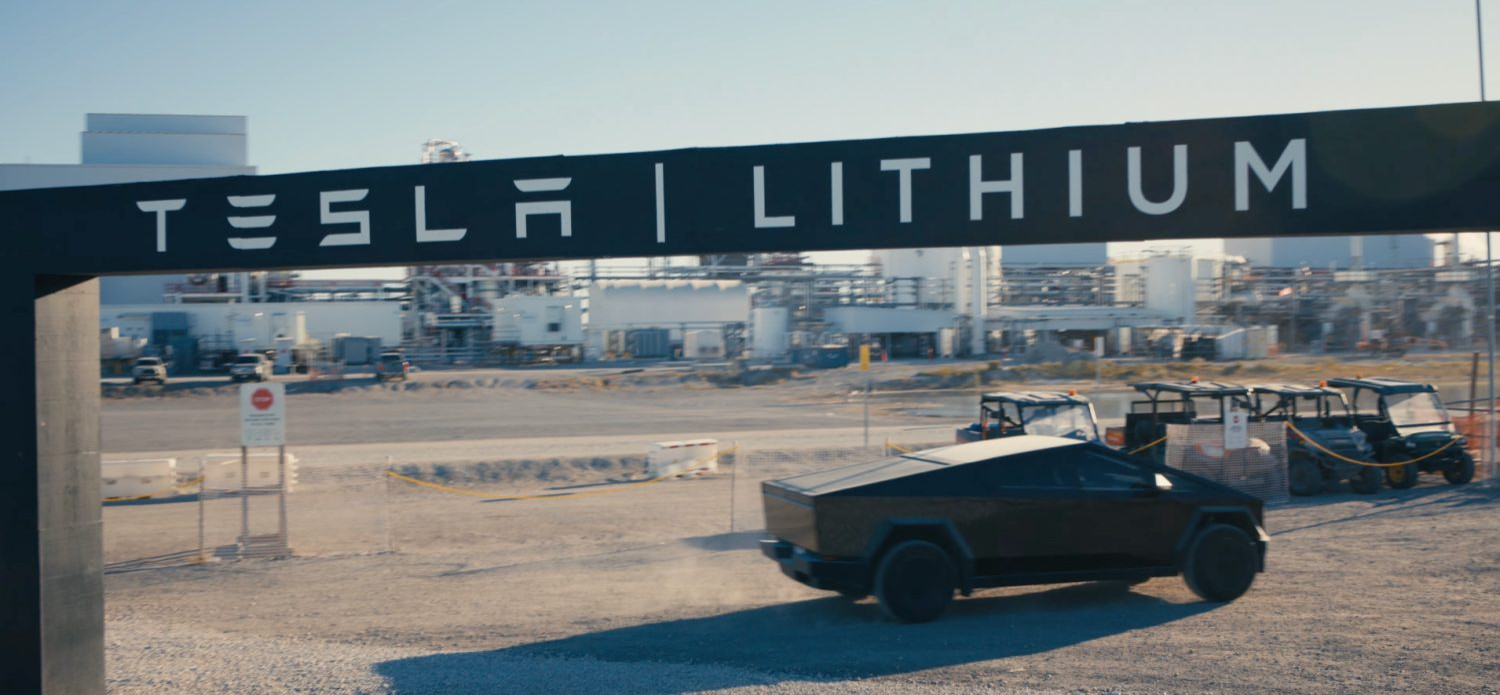 La raffinerie de lithium de Tesla au Texas rejette des méta