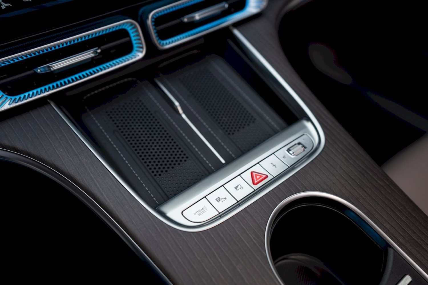 Mercedes réintègre les boutons physiques : ce que ça chan