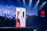 Recharge en 10 minutes : Huawei intègre le solaire et le st