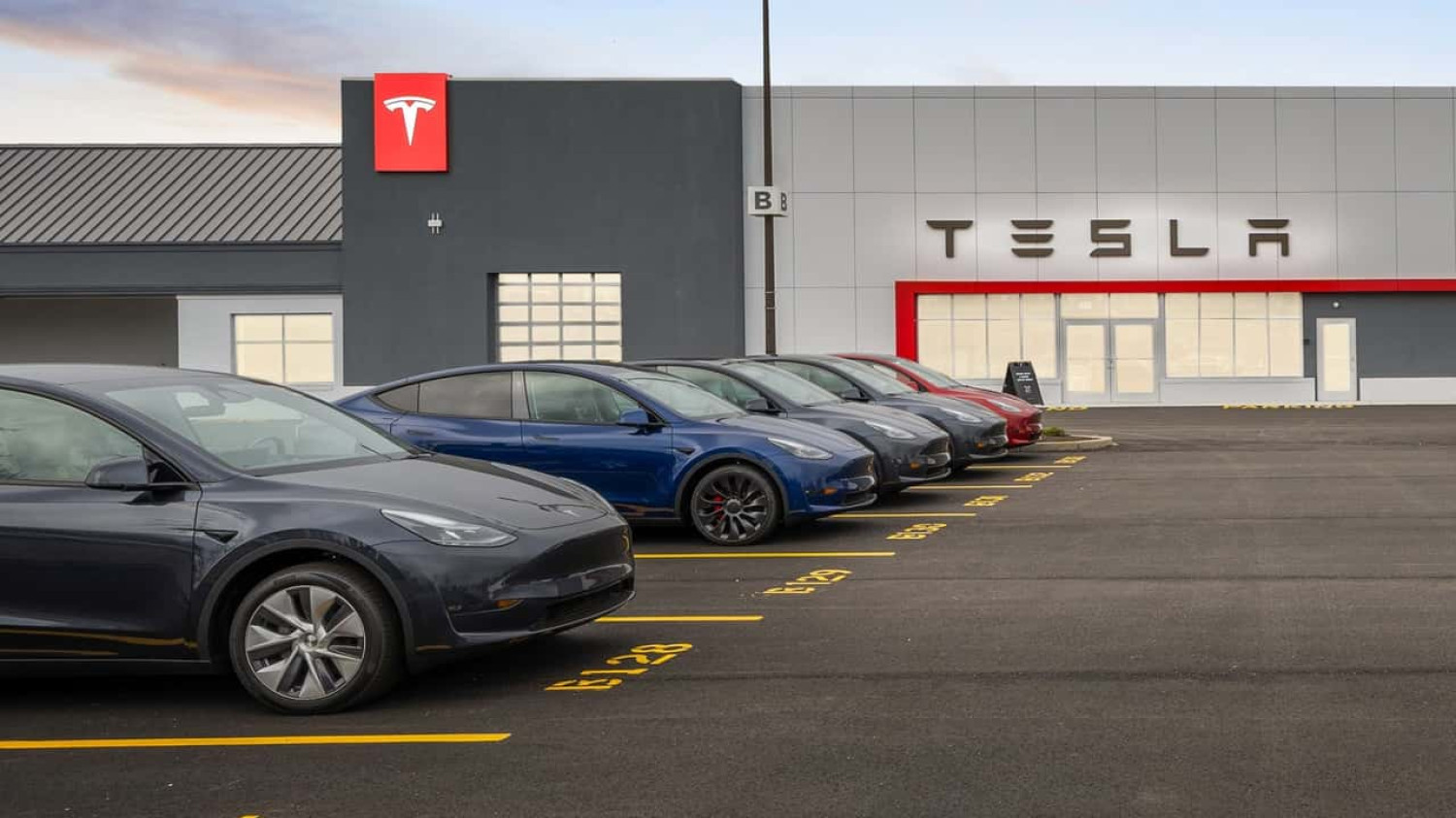 Tesla accumule 50 000 voitures électriques invendues dans s