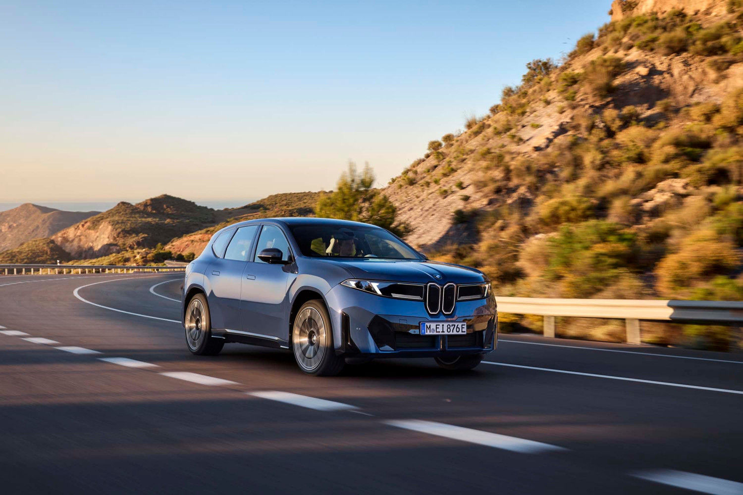 BMW iX3 : seulement 2 arrêts pour 1 000 km sur autoroute, u