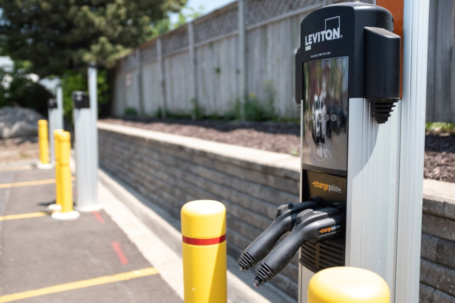 Des bornes de recharge rapide sabotées en Italie : les vole