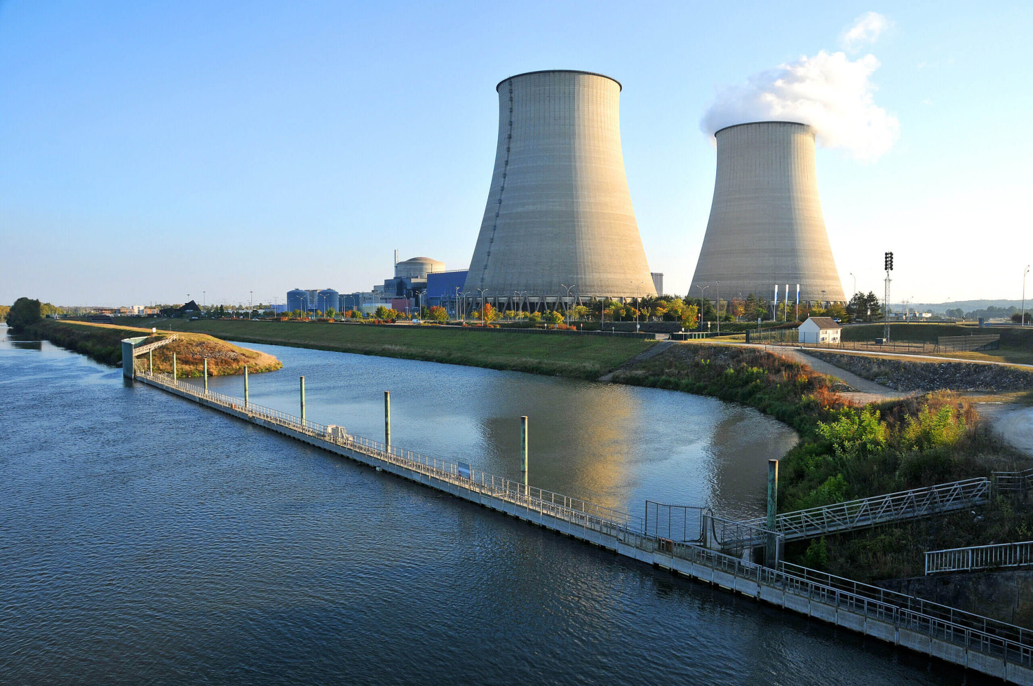 Voiture électrique et nucléaire : la France a-t-elle vraim
