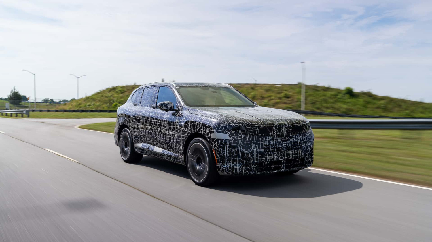 BMW iX5 2027 : une batterie de 144 kWh qui écrase la concur