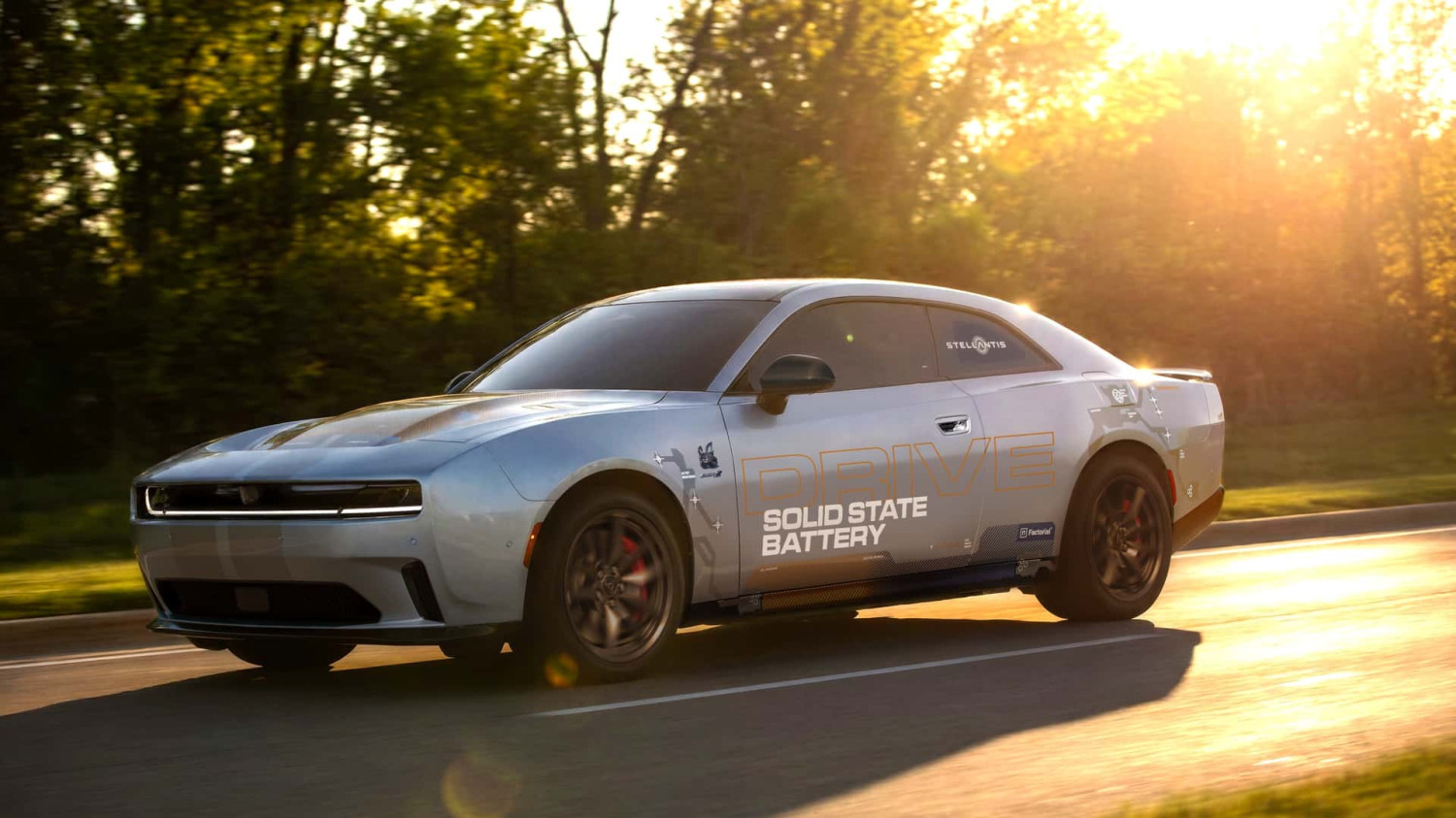 Cette Dodge Charger électrique roule avec une batterie semi