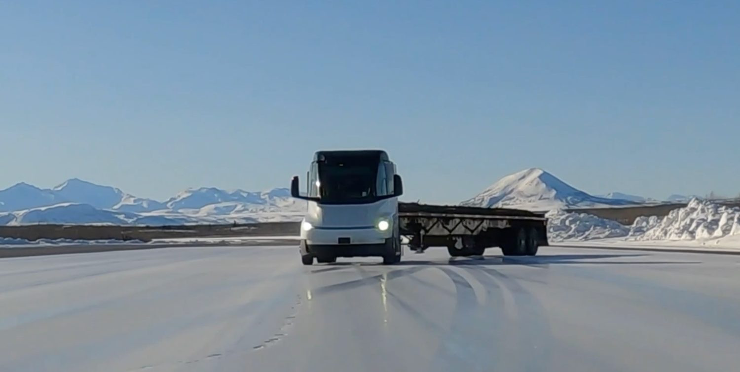 Tesla Semi sur glace : le camion électrique récupère une
