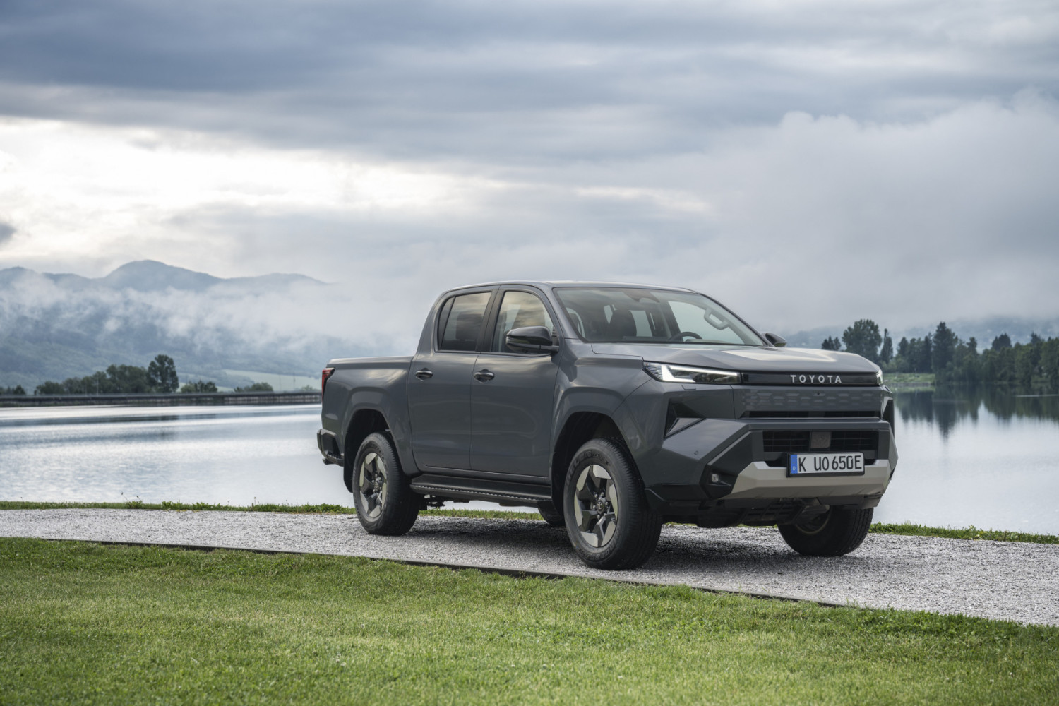 Toyota Hilux BEV : le célèbre pick-up passe à l'électriq