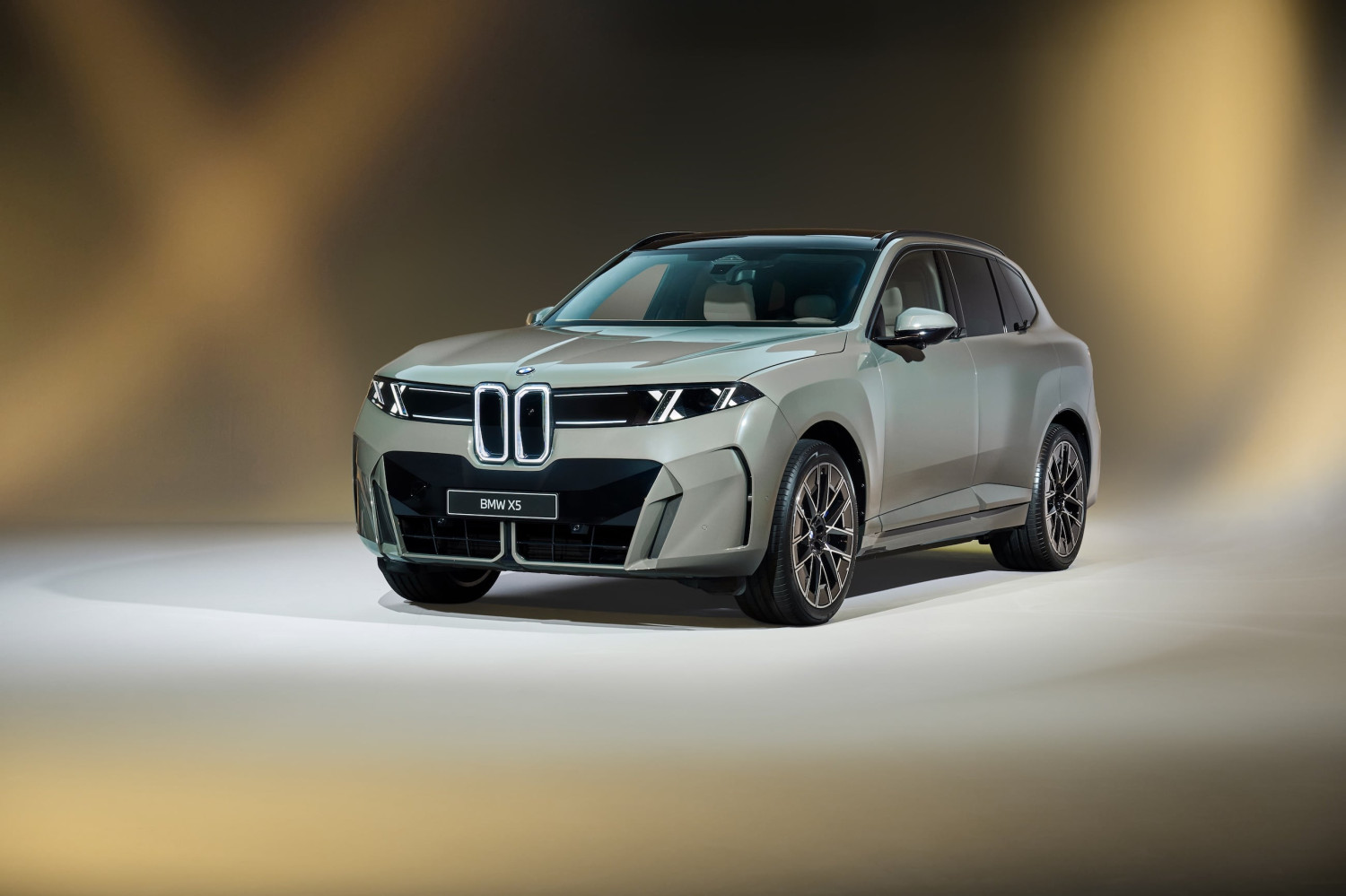 BMW iX5 : batterie de 141 kWh, 845 km d'autonomie et 460 kW
