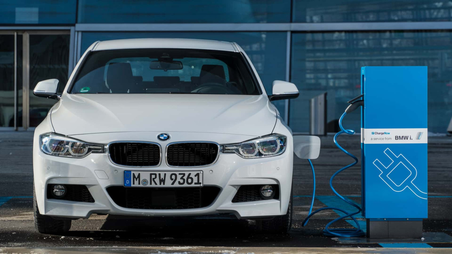 BMW rappelle 30 000 hybrides rechargeables : pourquoi on vou