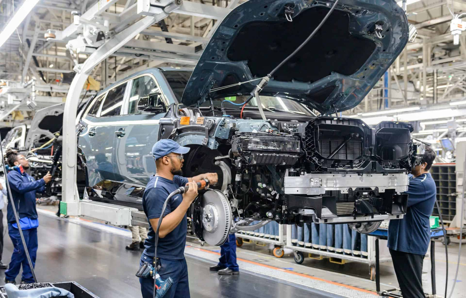 BMW recycle de vieilles voitures pour en fabriquer des neuve