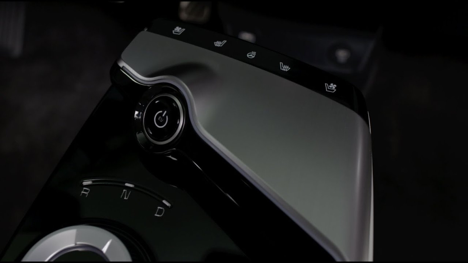 Bouton start/stop sur les voitures électriques : utile ou h