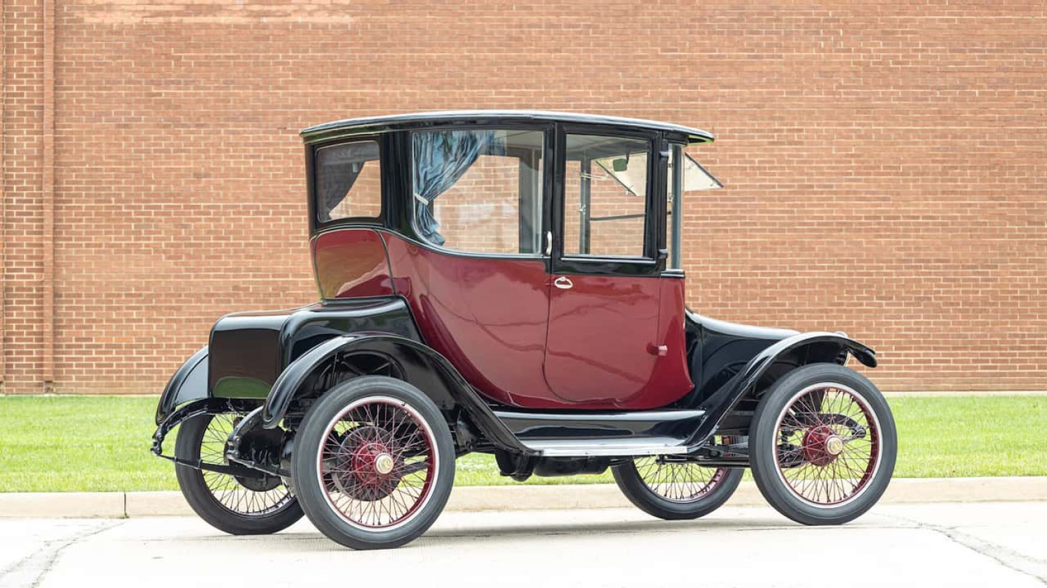 Cette voiture électrique de 1918 avait plus d'autonomie que