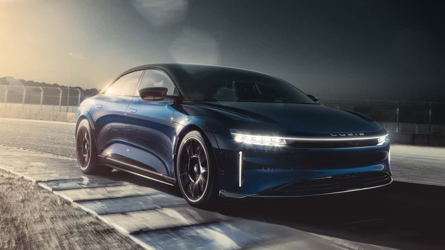 La Lucid Air Sapphire atomise une Corvette ZR1X et une McLar