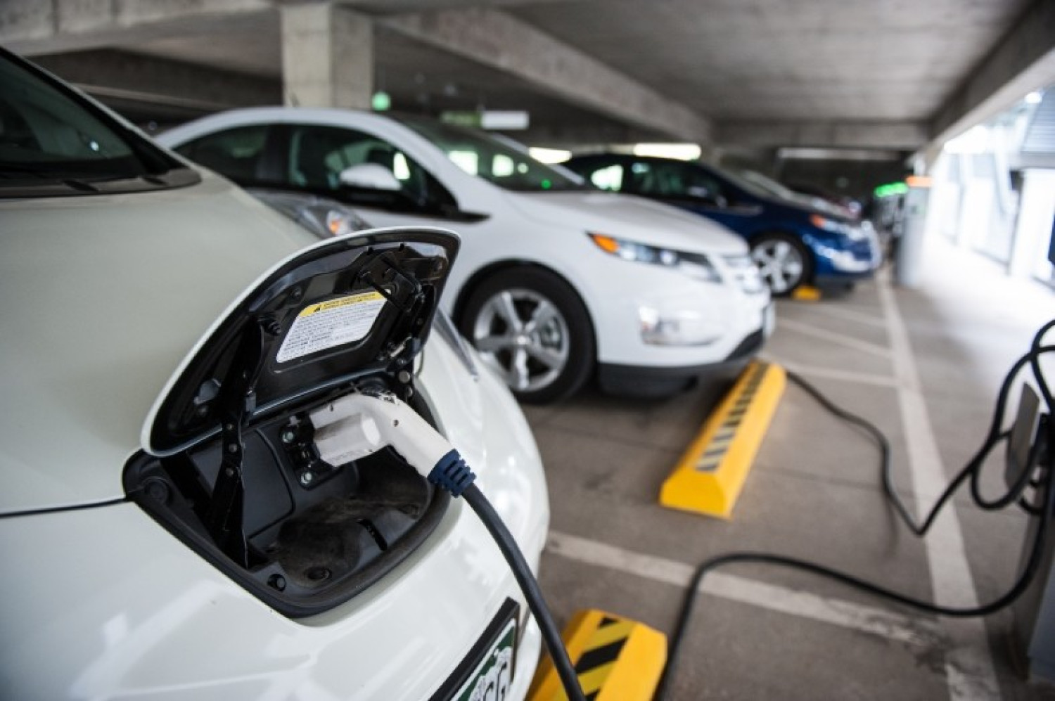 Voiture électrique et énergie fossile : sont-elles vraimen