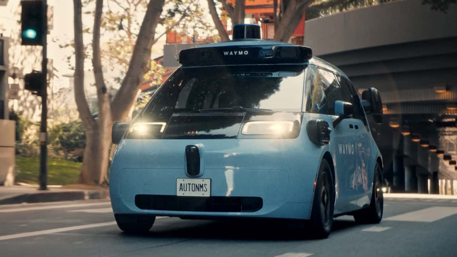 Waymo accuse Tesla de grimper vers un faux sommet de la cond