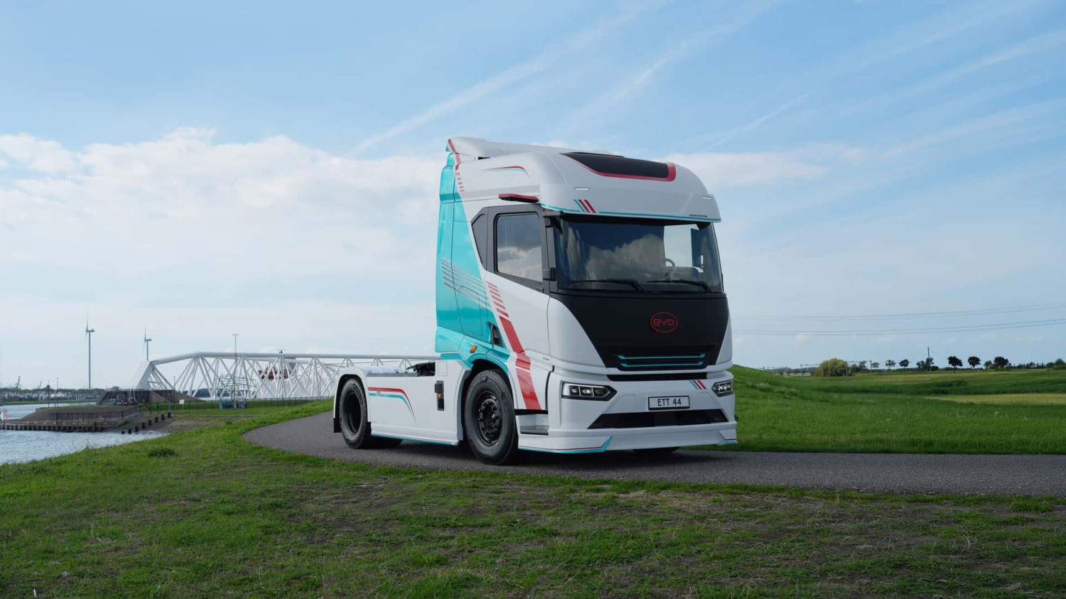 BYD ETT 44 : le camion électrique de 651 kWh qui défie le