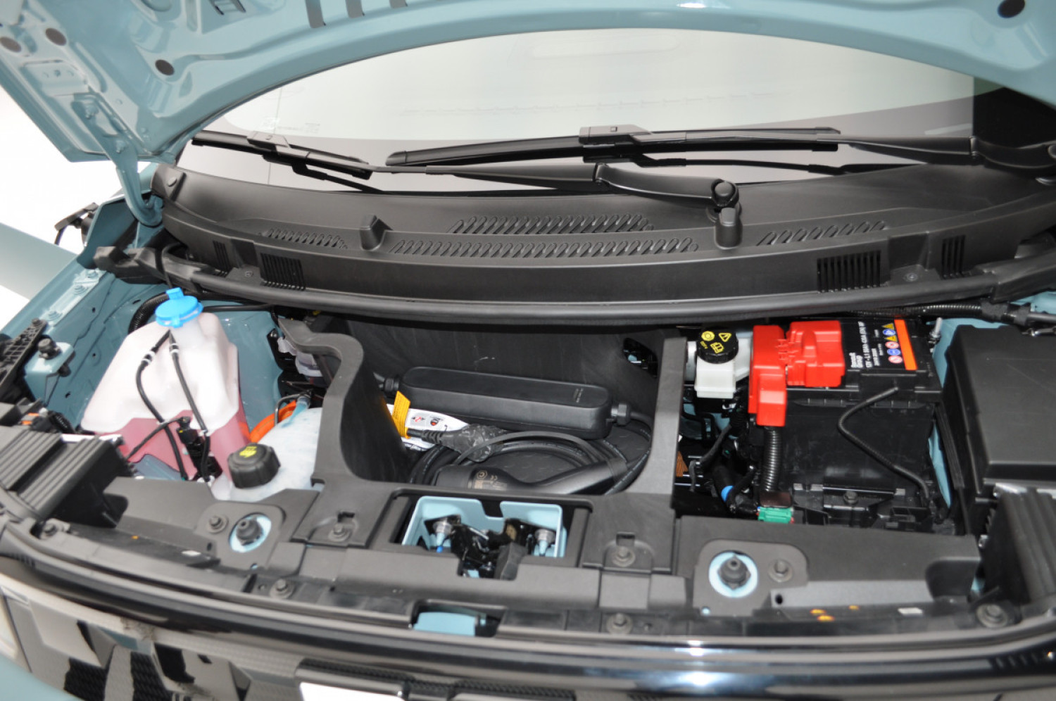 Dacia Spring : le capot ouvrant et le frunk, deux atouts que
