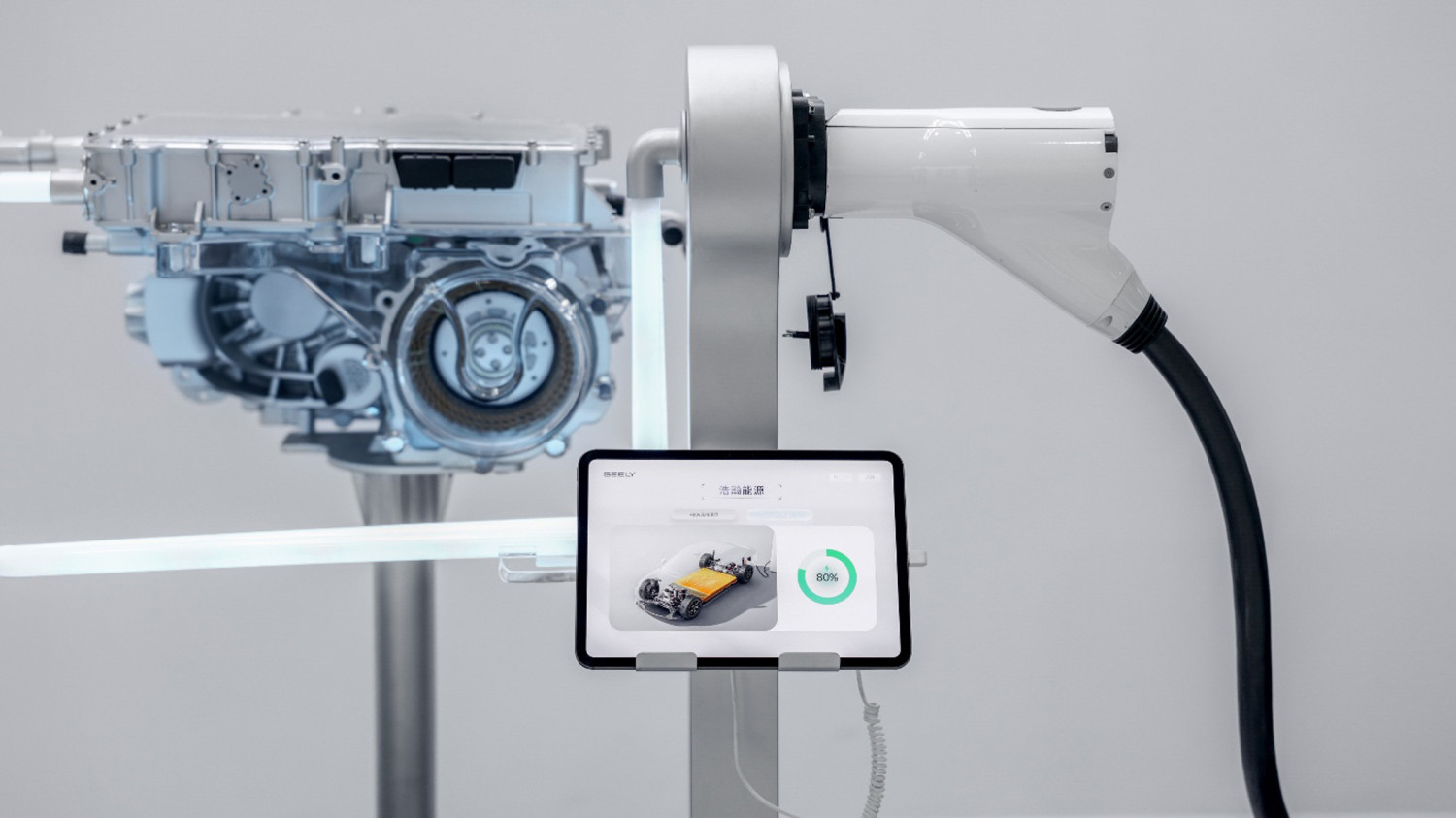Geely charge en 4 minutes et prétend réparer les batteries
