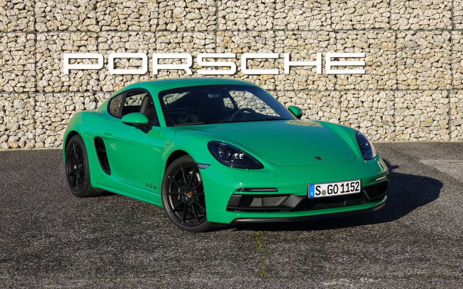 La Porsche Boxster électrique surprise en train de charger