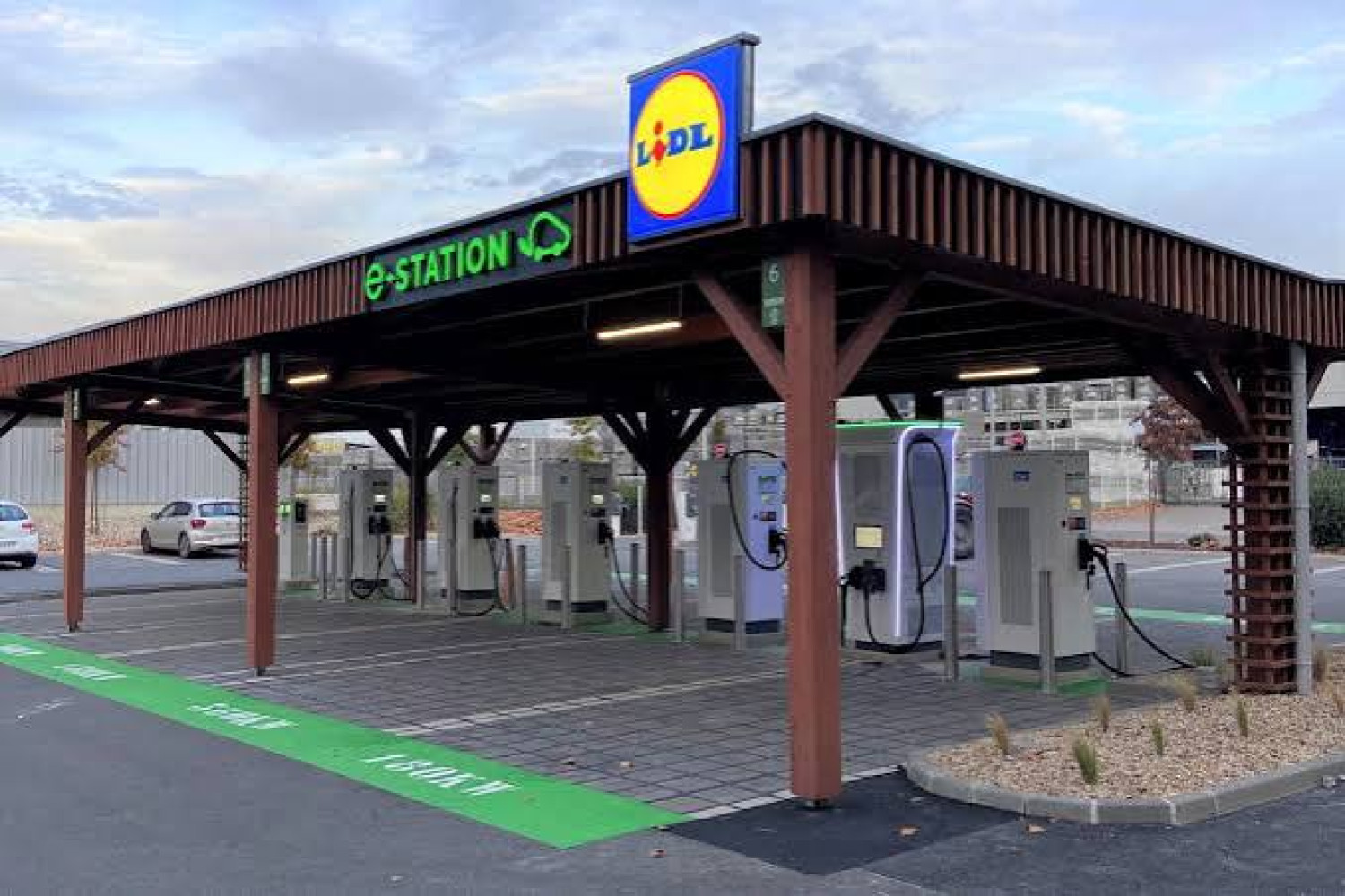 Lidl baisse ses prix de recharge électrique à 0,18 €/kWh