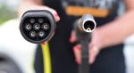 Voiture électrique vs thermique : rouler électrique coûte