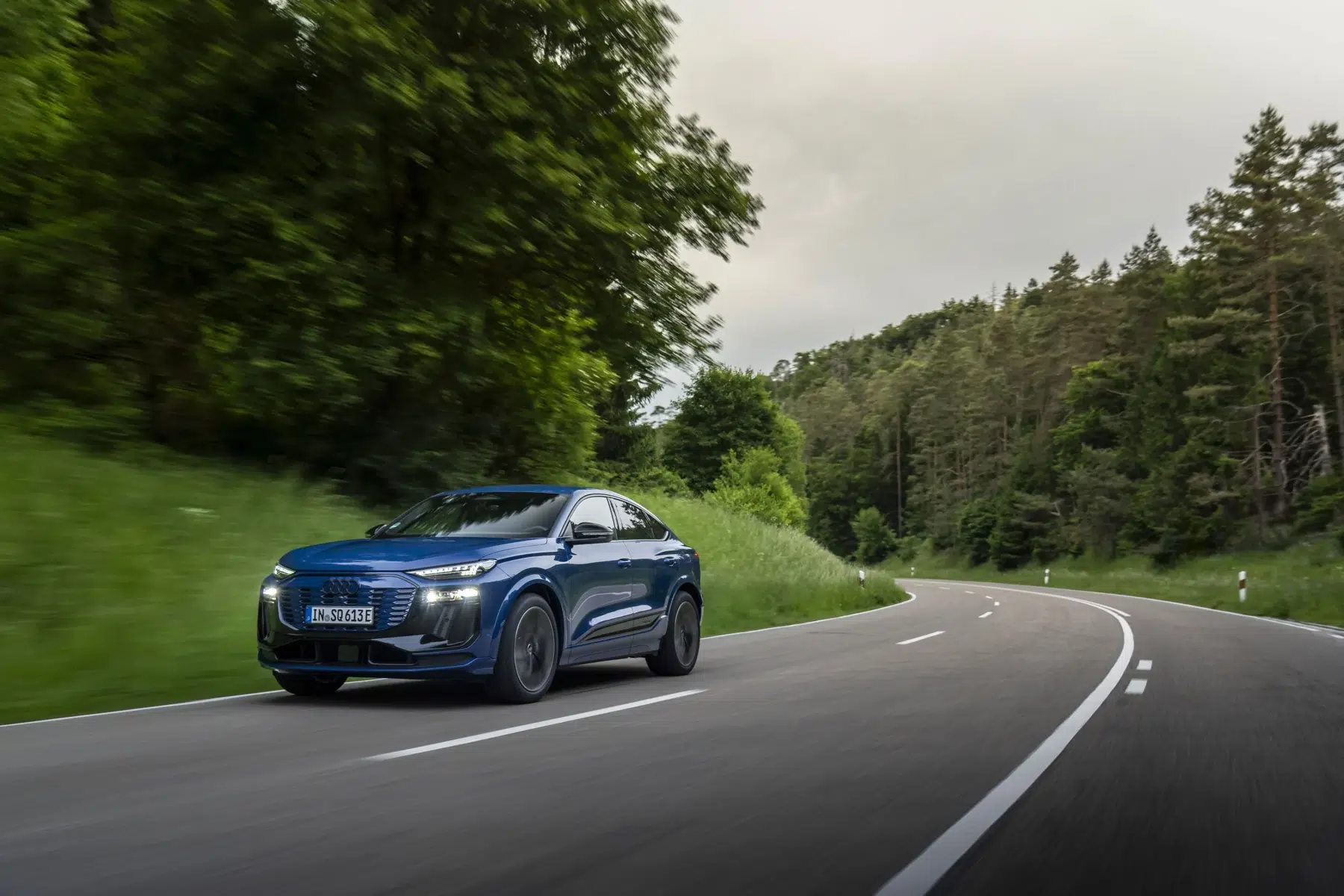 Audi SQ6 Sportback e-tron : vue avant sur route