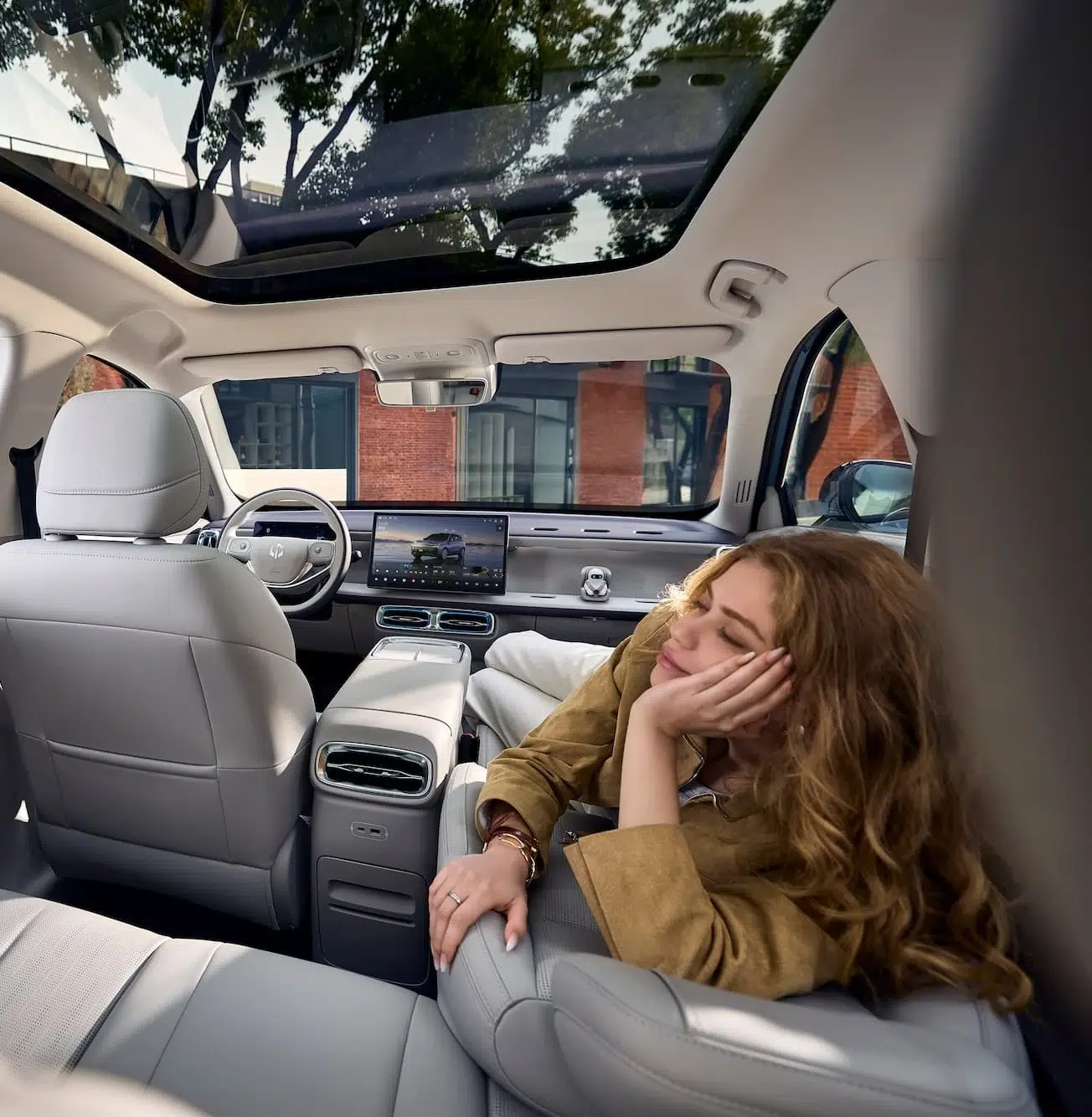 Leapmotor B10 : places arrière et toit panoramique