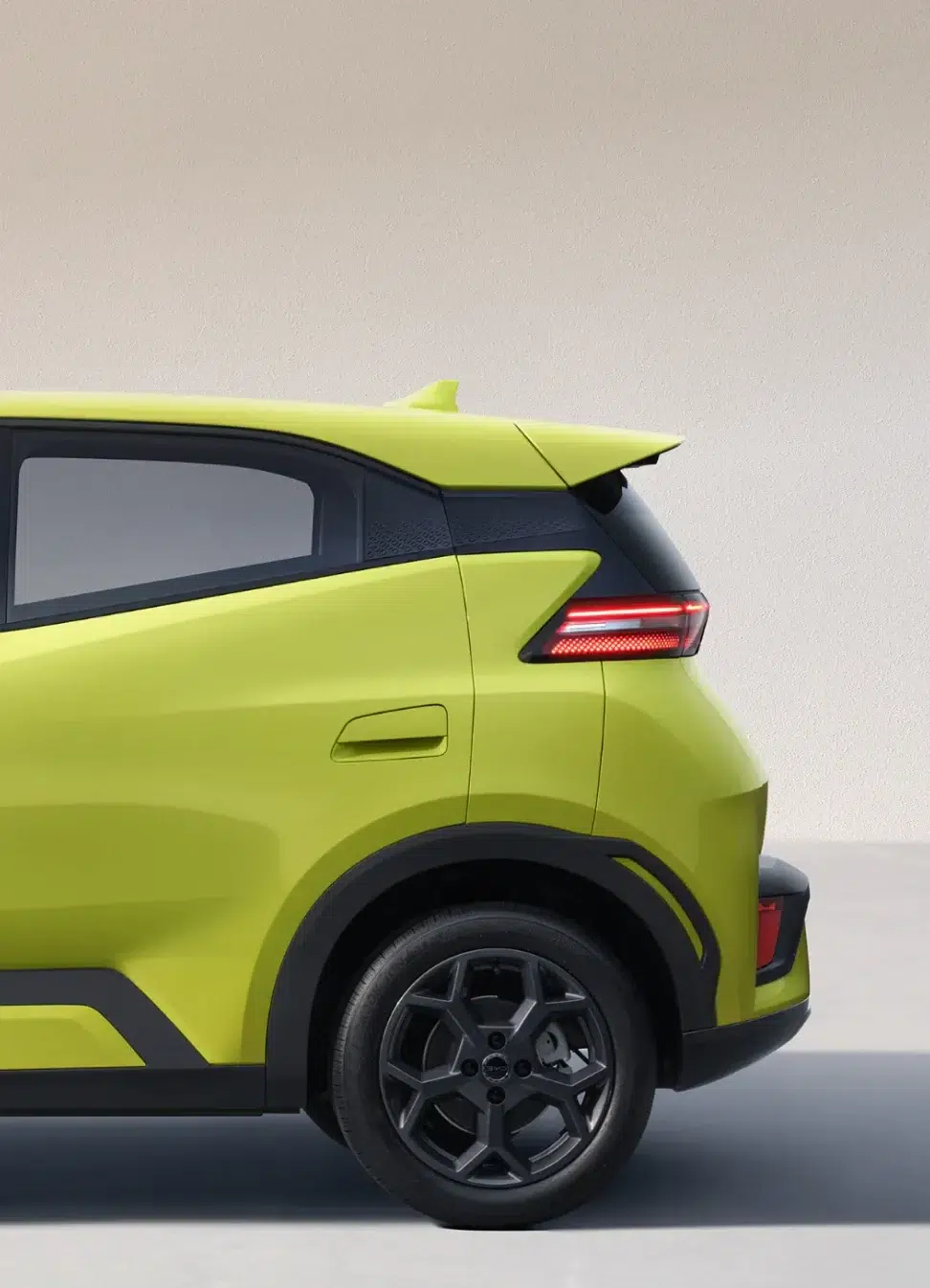 BYD DOLPHIN SURF : détail du profil arrière