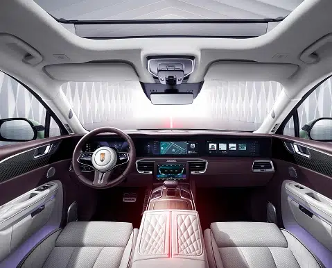 Hongqi E-HS9 : planche de bord et toit panoramique