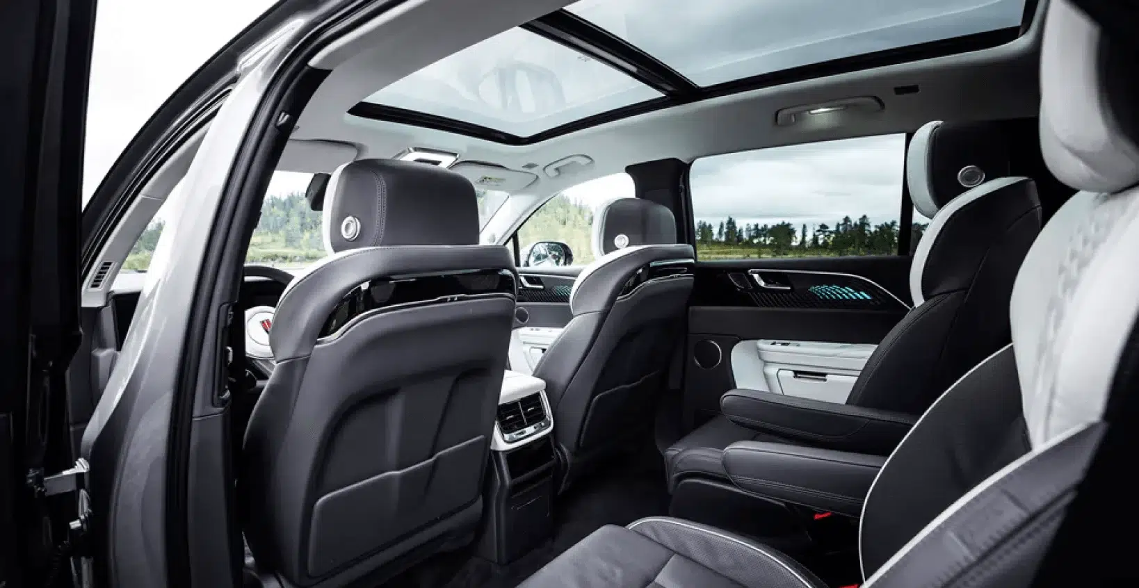 Hongqi E-HS9 : sièges arrière et accès aux rangées
