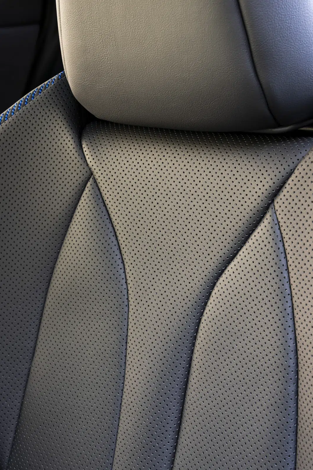 Lexus RZ — sellerie et siège avant