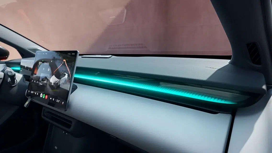 Lynk & Co 02 : planche de bord et éclairage intérieur