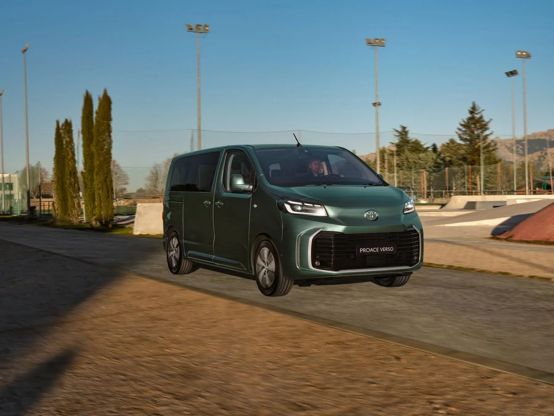 Toyota Proace Verso, face avant et signature lumineuse